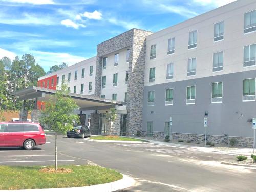 홀리데이 인 익스프레스 & 스위트 롤리 에어포트 - 브라이어 크릭 바이 IHG - 숙소 외관