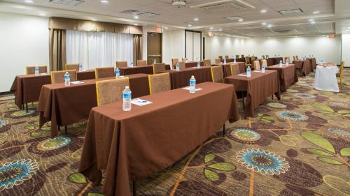 Holiday Inn Express & Suites WYOMISSING