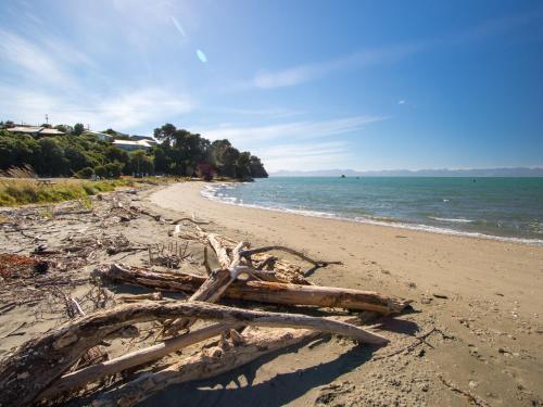 Tapu Bay Treasure - Kaiteriteri Holiday Home