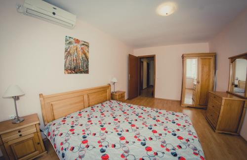 Two-Bedroom Apartment with Balcony image 8