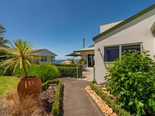 Picturesque on Paku - Tairua Holiday Home in เตรัว