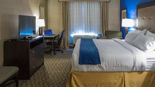 Holiday Inn Express & Suites Thunder Bay by IHG Room Type - Standard King Room