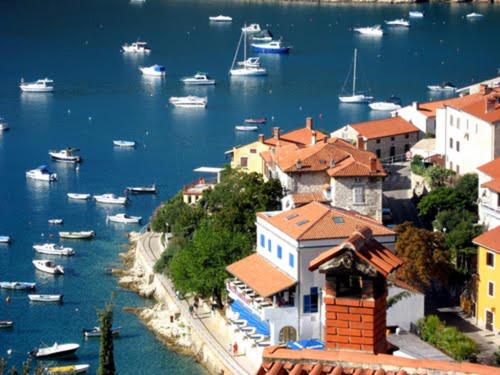 Sunset holiday home with pool and large, mature garden in Topid