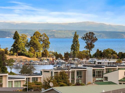 Taupo Panorama - Lake Taupo Holiday Home – khách sạn tại Nukuhau