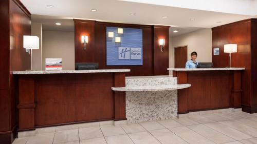 Holiday Inn Express Hotel & Suites Sherwood Park-Edmonton Area By IHG - 숙소 외관