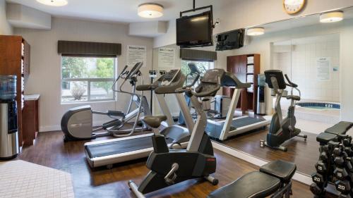 Holiday Inn Express Hotel & Suites Sherwood Park-Edmonton Area By IHG - 피트니스 센터
