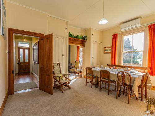 Kaha Cottage - Rangataua Holiday Home in แรติฮิ