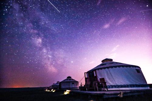 . Hulunbuir Grassland Paradise