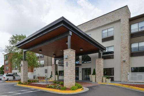 Holiday Inn Express & Suites Raleigh NE - Medical Ctr Area, an IHG Hotel