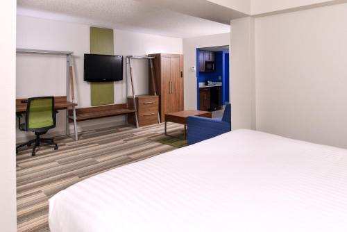 Holiday Inn Express & Suites Raleigh NE - Medical Ctr Area, an IHG Hotel