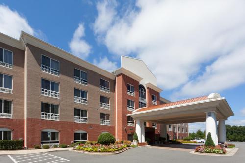 Holiday Inn Express Hotel & Suites Raleigh Sw - At Nc State