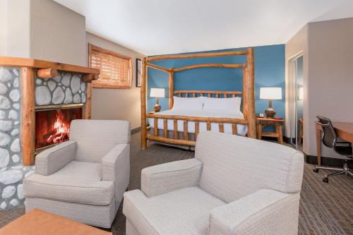 Suite with Fireplace and Spa - Non-Smoking