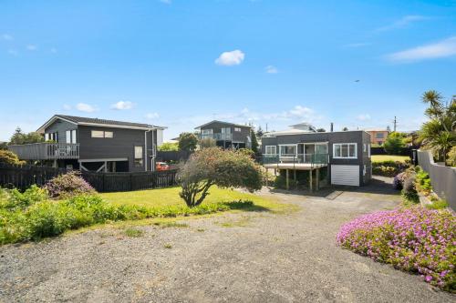 The Green Trout - Paraparaumu Beach Holiday Home in Paraparaumu