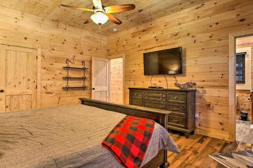 Riverfront Cabin with Hot Tub - 3 Miles to Dollywood - image 10