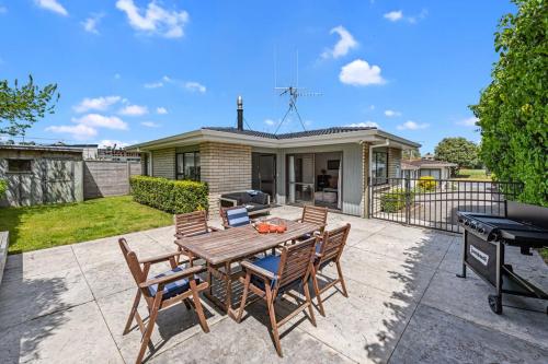 Bach Relax - Mt Maunganui Holiday Home