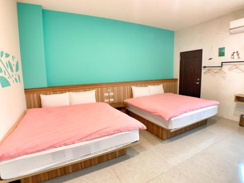 Deluxe Quadruple Room image 10