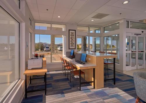 Holiday Inn Express Pigeon Forge – Sevierville By IHG - 편의 시설/서비스