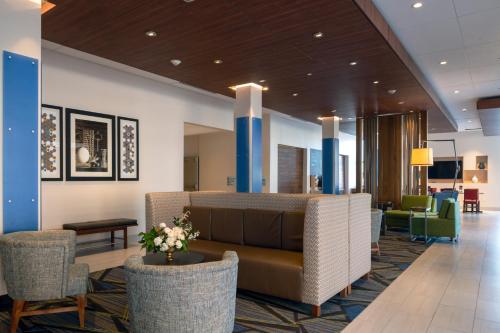 Holiday Inn Express & Suites - Tulsa Downtown - Arts District, an IHG Hotel