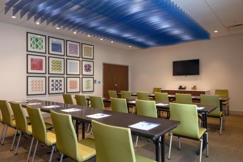 Holiday Inn Express and Suites Tulsa Downtown - Arts District By IHG - 회의실/연회장