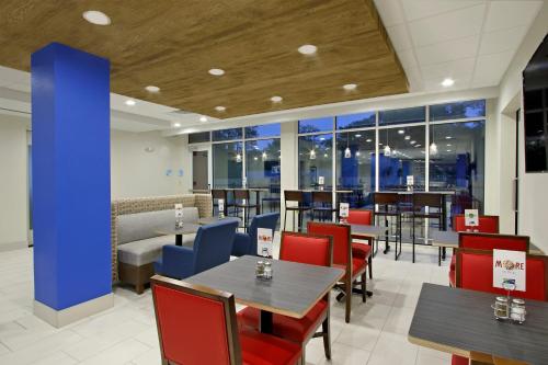 Holiday Inn Express & Suites Columbus North By IHG - 식음료(F&B)