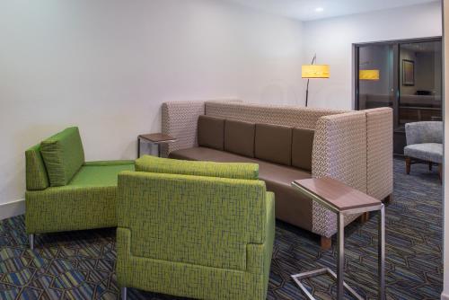 Holiday Inn Express Hotel & Suites Tampa-Anderson Road-Veterans Exp, an IHG Hotel