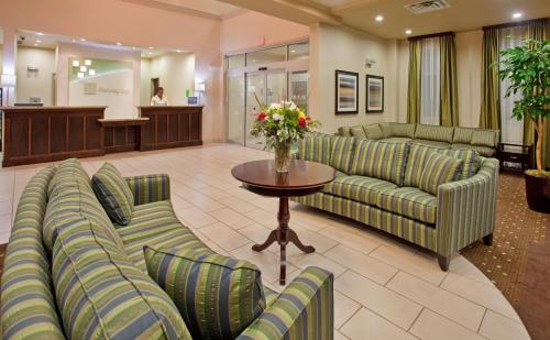 Holiday Inn Hotel and Suites-Kamloops, an IHG Hotel