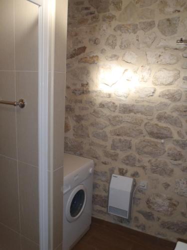 Dalmatian Stone House - image 8