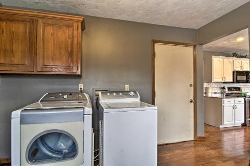 Tranquil Family Home with Yard, 14 Mi to Springfield