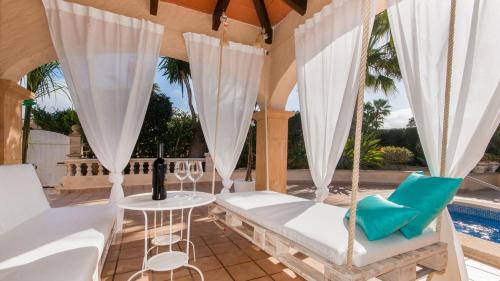 المرافق, Villa Son Serra, Pool and Chill Out close to the beach in سانتا مارجاليدا