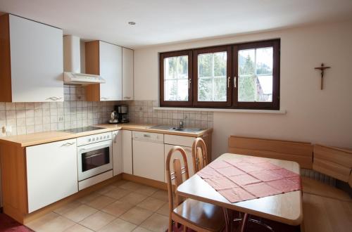 ห้องครัว, Pension Edelweiss - Bergdorf Gargellen 1423m - 200m zur Schafbergbahn in การ์เกลเลิน