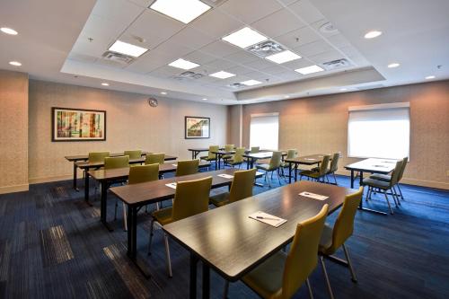 Holiday Inn Express & Suites Schererville