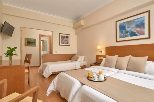 4 twin beds