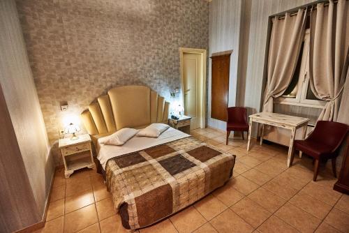 Exis Hotel - image 2