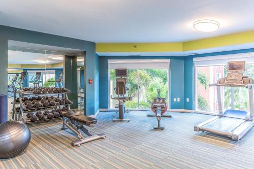 Holiday Inn Express Hotel & Suites Bradenton West, an IHG Hotel