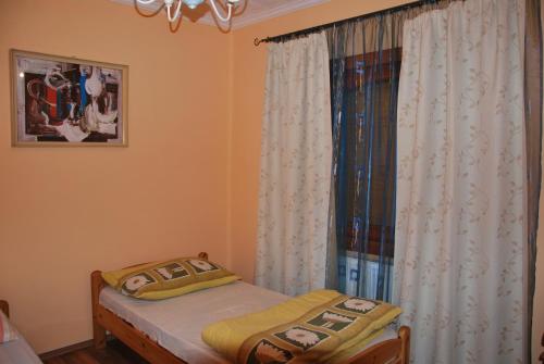 2 bedrooms, 5 beds