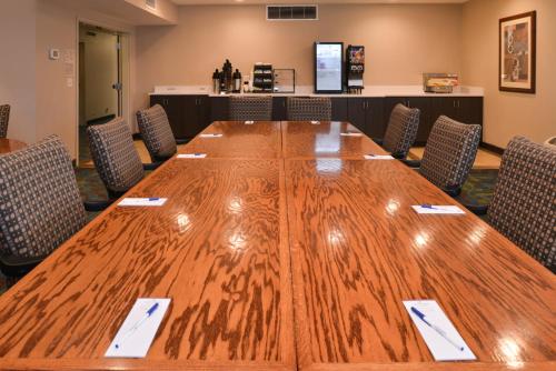Candlewood Suites Boise - Towne Square an IHG Hotel - image 10