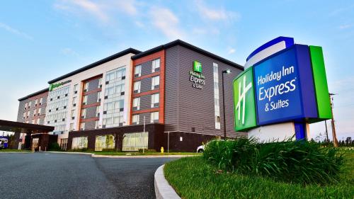 Holiday Inn Express & Suites St. John
