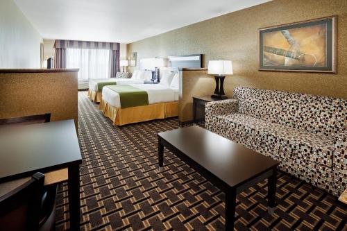 Holiday Inn Express and Suites Limerick-Pottstown