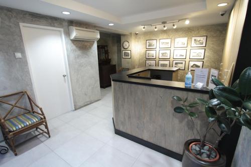 Front desk [24-hour]