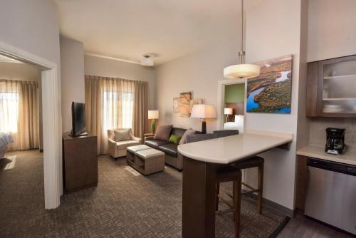 Staybridge Suites - Wisconsin Dells - Lake Delton, an IHG Hotel