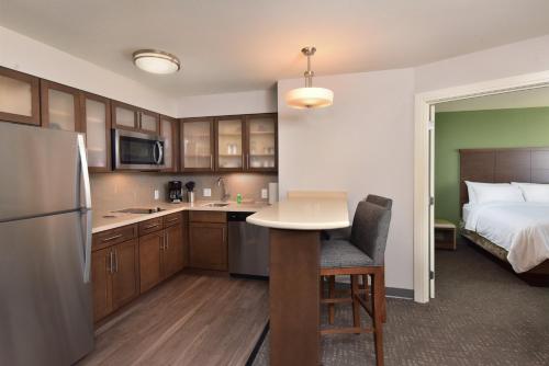 Staybridge Suites - Wisconsin Dells - Lake Delton an IHG Hotel - image 7