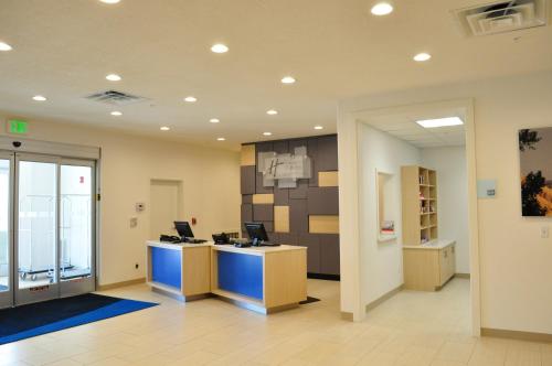 Holiday Inn Express & Suites Price by IHG