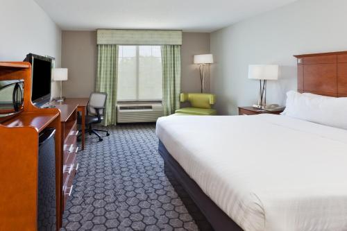 Holiday Inn Express Phenix City-Fort Benning, an IHG Hotel