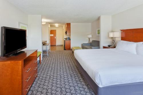 Holiday Inn Express Phenix City-Fort Benning, an IHG Hotel