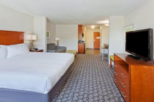 Holiday Inn Express Phenix City-Fort Benning, an IHG Hotel