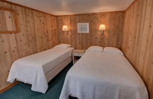2 double beds, 2 twin beds