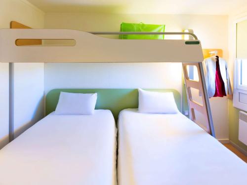 Triple Room with Three Single Beds