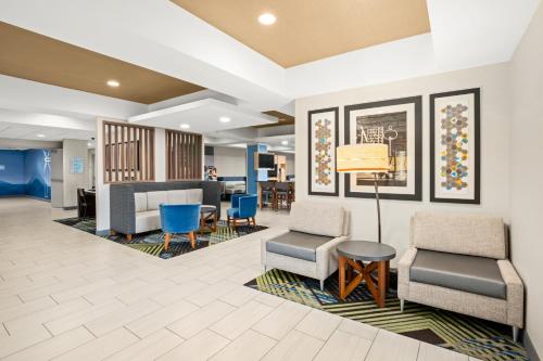 Holiday Inn Express Hotel & Suites Marysville, an IHG Hotel