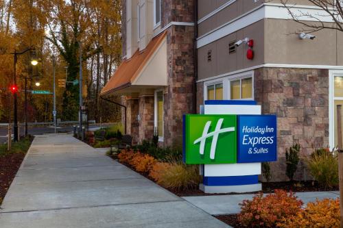 Holiday Inn Express & Suites Seattle South - Tukwila