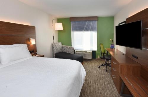 Holiday Inn Express Hotel & Suites Selma, an IHG Hotel